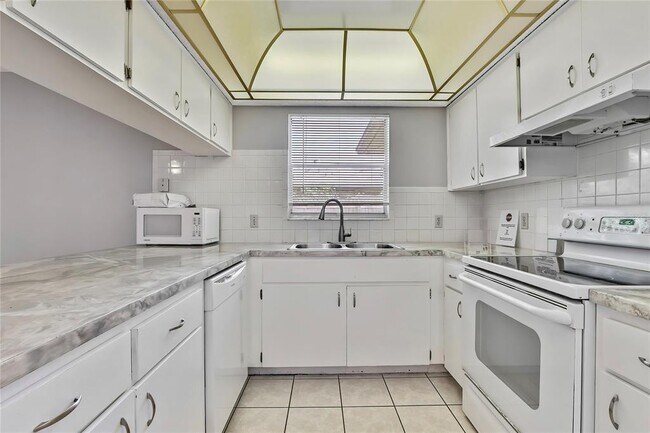 Building Photo - 2453 Keeport Dr