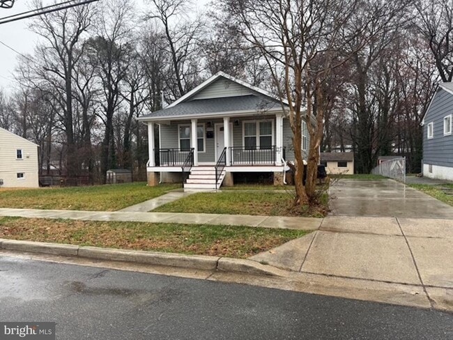 Building Photo - 6409 63rd Pl