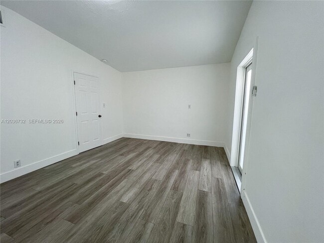 Building Photo - 10090 W Fern St