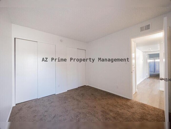 Building Photo - 900 S Hacienda Dr