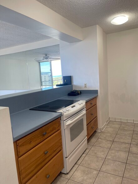 Building Photo - 2600 Pualani Way