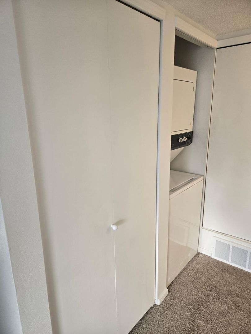 Building Photo - 7720 W 87th Dr