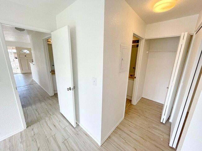 Building Photo - Top-Floor 2BR / 1.5BA Southpointe Condo – ...