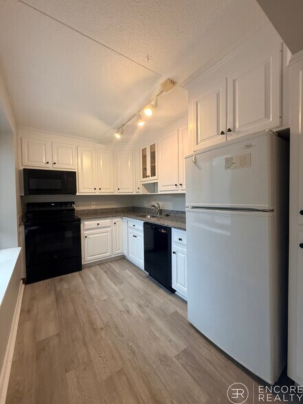 Primary Photo - 1243 Beacon St