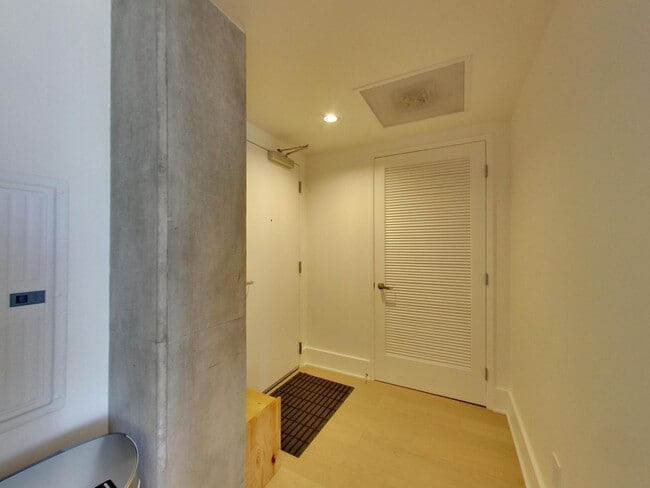 Building Photo - 1075 Market St