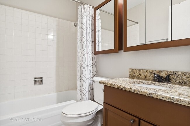 Building Photo - 375 Springlake Ln