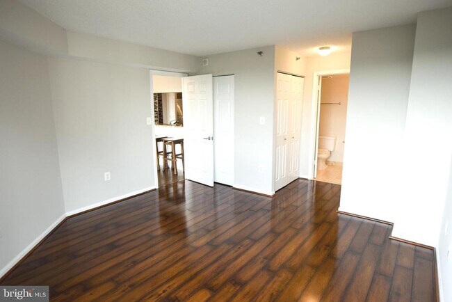 Building Photo - 10101 Grosvenor Pl