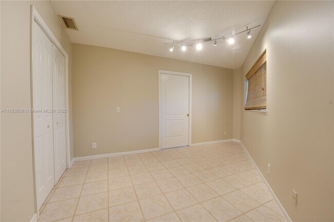 Building Photo - 2401 SW 58th Manor
