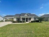 Building Photo - 3 bedroom 2 bath home. Walk to Ardmore Hig...