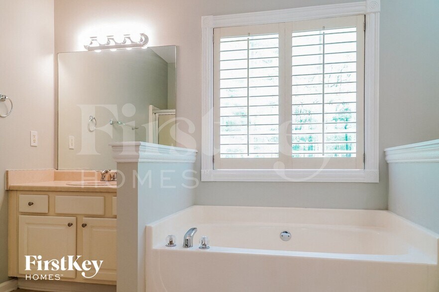 Building Photo - 210 James Allen Pl