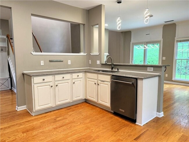 Building Photo - 2046 Beaumont Ln