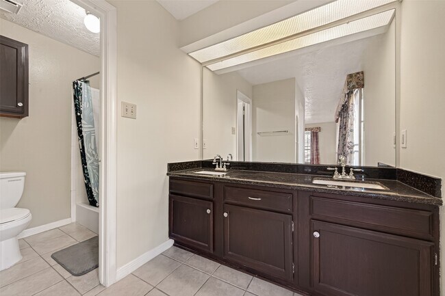 Building Photo - 11866 Plumbrook Dr