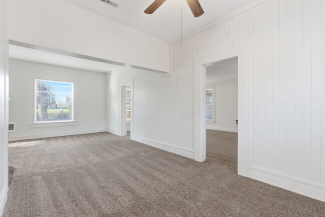 Building Photo - 5020 SE 92nd Ave