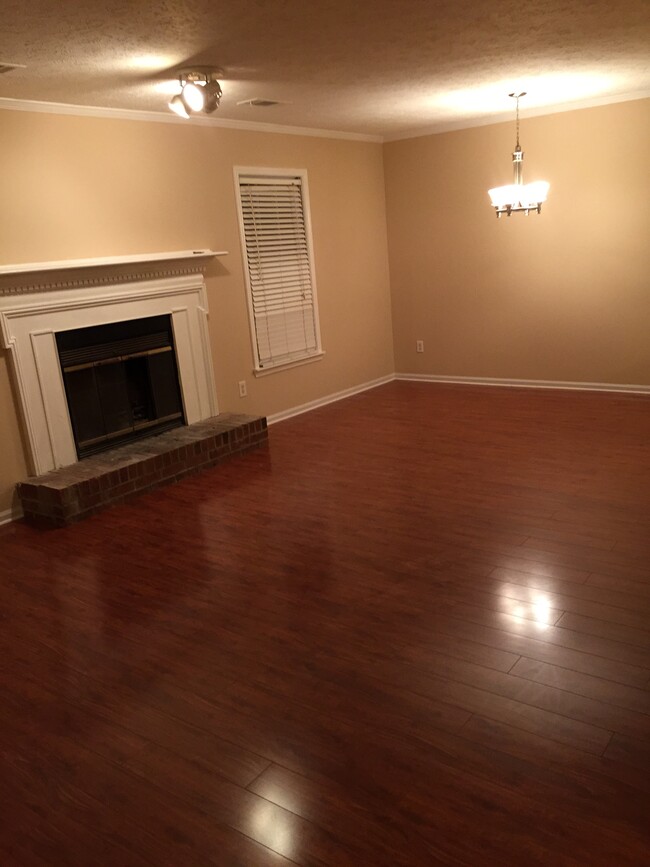 living room - 1465 Kennesaw Trace Ct NW