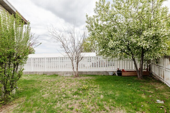 Building Photo - 237 E 270 N