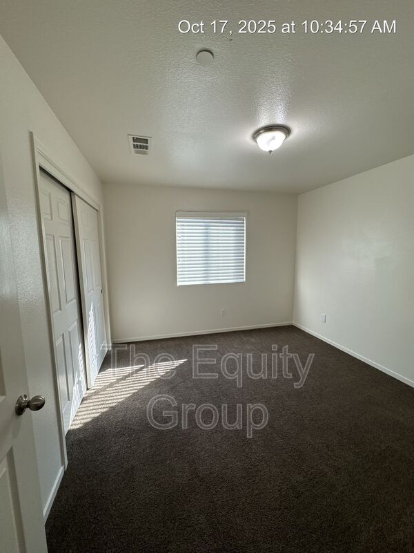 Building Photo - 2220 W Lark Ave