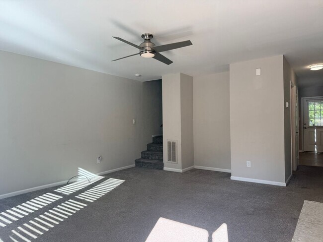 Building Photo - 2922 Glenridge Dr