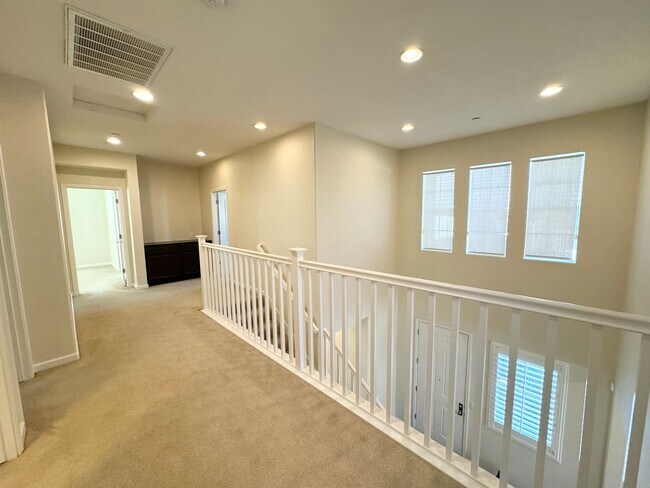Building Photo - Perfect Shape Single Family Home in Dublin Hills