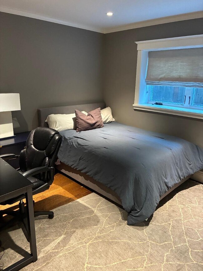 Building Photo - 212 Dwight Rd