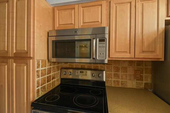 Building Photo - 3608 Bay Ct