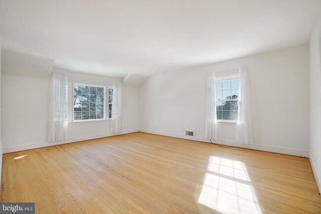 Building Photo - 513 Cathedral Dr