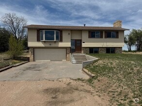 Building Photo - 4 Bedroom - 3 Bathroom just outside of town!
