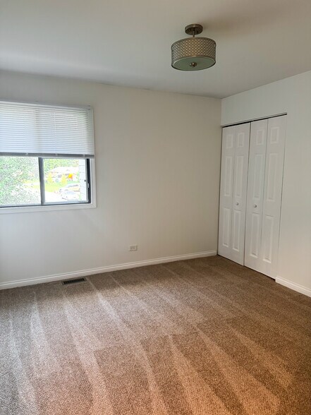 Building Photo - 16212 Apple Ln