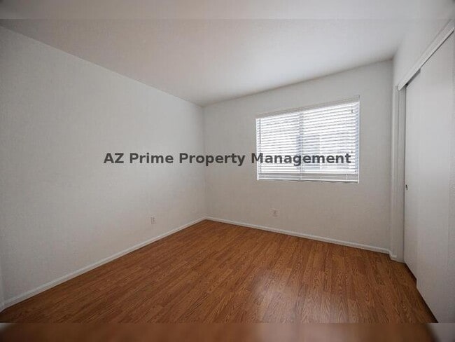 Building Photo - 10864 W Devonshire Ave