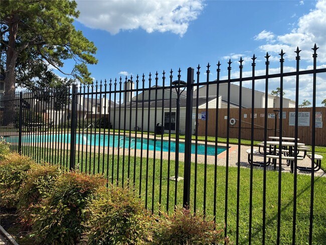 Building Photo - 6401 Deihl Rd