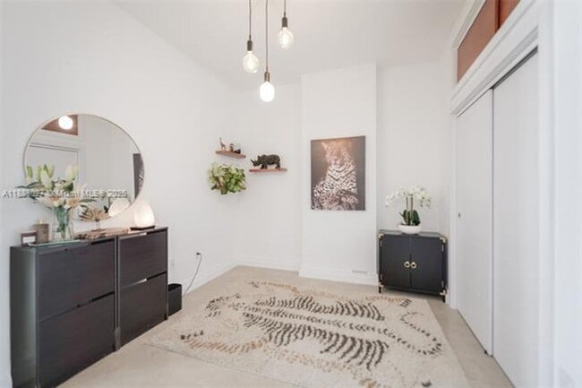 Building Photo - 725 NE 22nd St