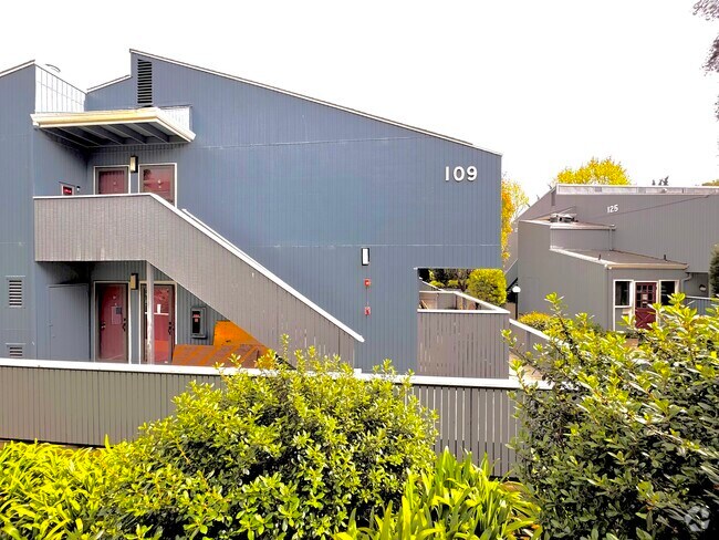 Building Photo - 109 Piccadilly Pl