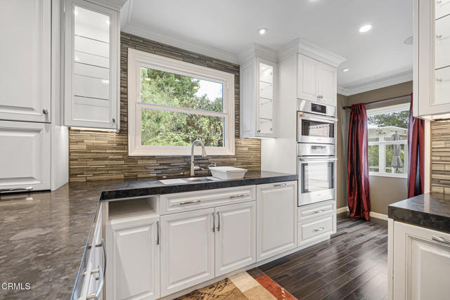 Building Photo - 208 Champion Pl