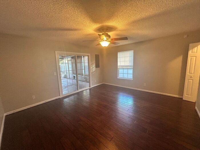 Building Photo - 404 Belmont St