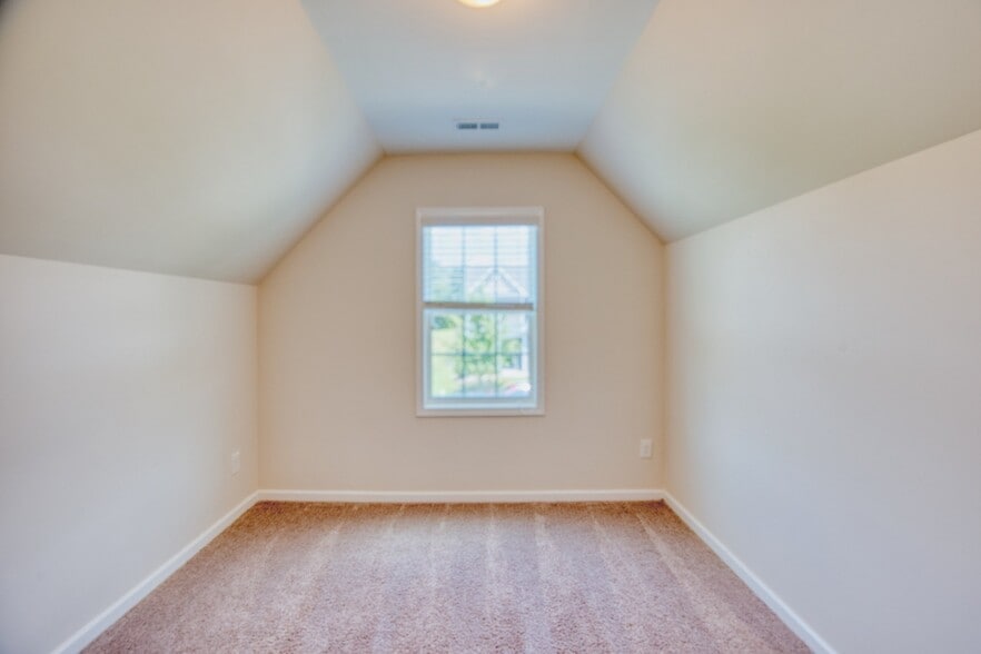 Building Photo - 305 E Webber Ln