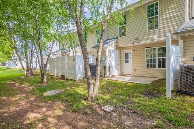 Building Photo - 1851 Grove Way