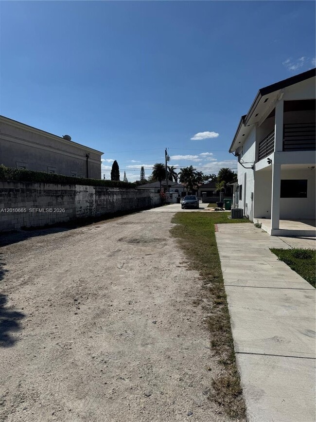 Building Photo - 3252 SW 132nd Ave