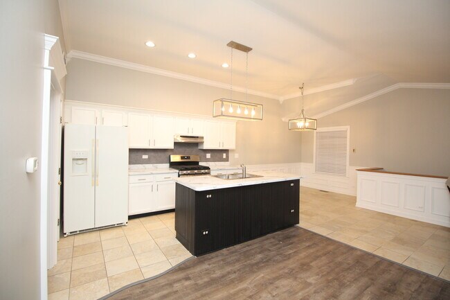 Building Photo - 698 Fieldcrest Dr