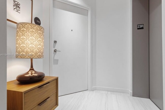 Building Photo - 480 NE 31st St