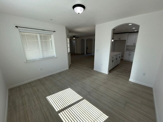 Building Photo - 820 N Cypress St