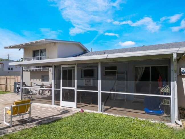 Building Photo - 832 Green St