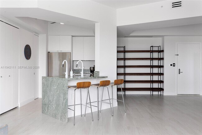 Building Photo - 19900 E Country Club Dr