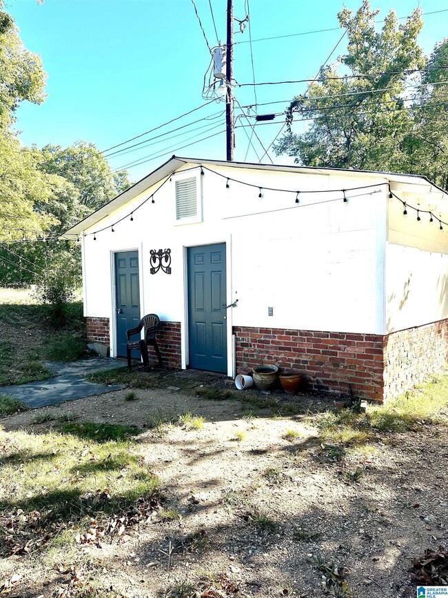 Building Photo - 1721 Hatchet Ave