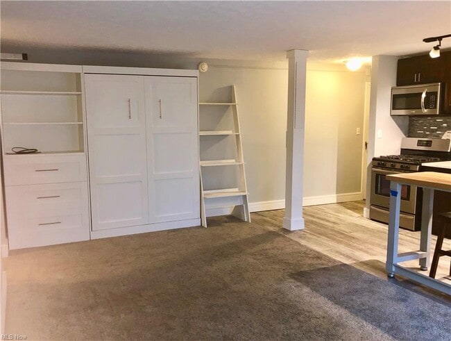 Building Photo - 6000 Nob Hill Dr