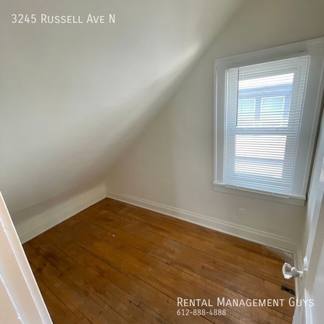 Building Photo - Charming 2 Bed/1 Bath + Den for Rent!