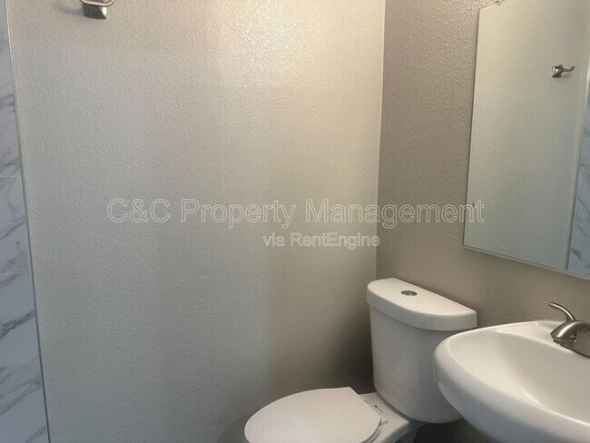 Building Photo - 5625 E Bellaire Way