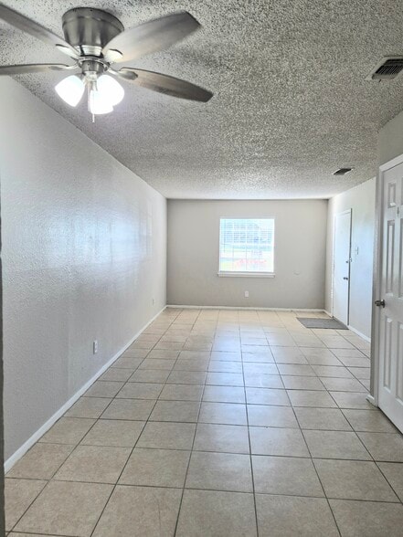 Building Photo - 214 Pine Meadow Dr