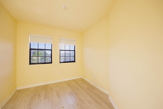 Building Photo - 5636 NW 58th Ln