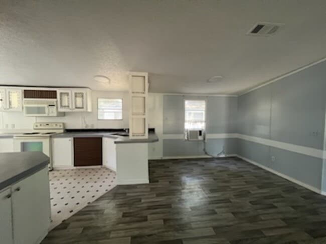 Primary Photo - 104 Nathey Ave