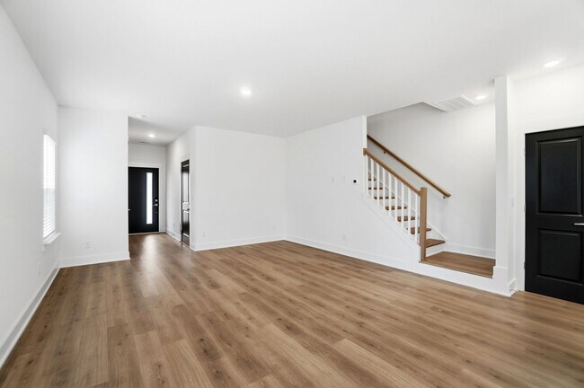 Building Photo - New Construction Townhome Minutes from Uptown