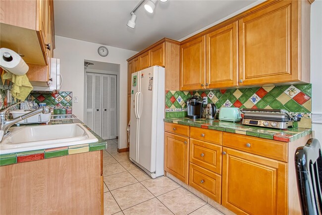 Building Photo - 1833 S Ocean Dr